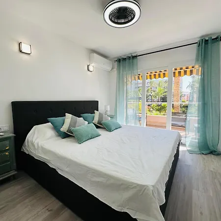 شقة El Palmeral- Vistas, Sea View, Seasonal Pool *